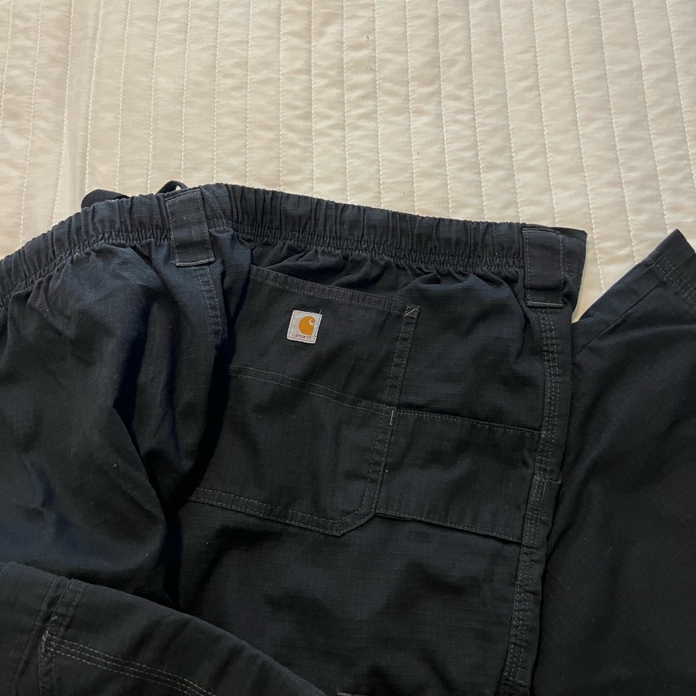 Men’s Carhartt cargo scrub bottoms - Picture 2 of 3